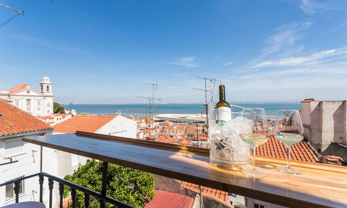 Santa Maria Maior Apartamento | Alfama Vintage Studio Apartment w/ RiverView - by LU Holidays