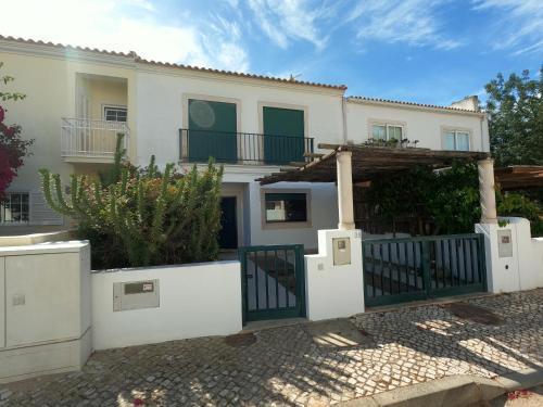 Pera Casa | Algarve 4 Bedroom Independent House in Pêra