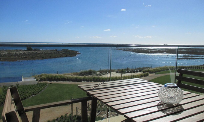 Fuseta Apartamento | Algarve - Romántico y Exquisito Apartamento de un Dormitorio a la orilla del mar, en un Parque Natural