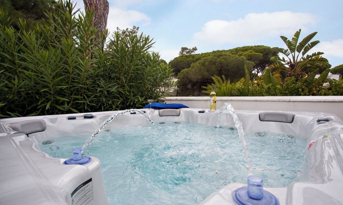 Vale do Garrao Villa | 500m de la playa Villa w / Jacuzzi privado