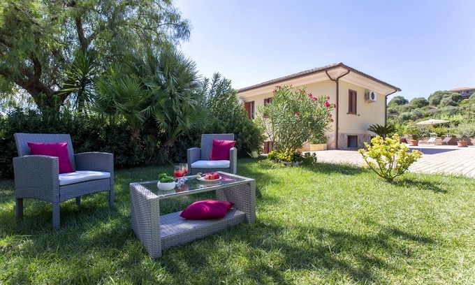 Alghero Villa | Alghero, la villa principal, con cubierta jardín terraza 4 habitaciones, para 10 personas