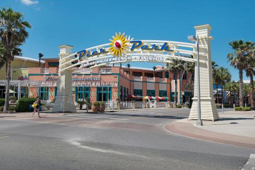 Summer Breeze Casa | Algun Dia - Plush Family-Friendly Home - A Block from Beach
