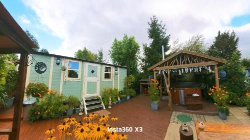 Fulford Otro | Alice’s Garden @ Bleak House Farm