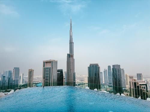 Downtown Dubai Apartamento | ALiving Luxury 2BR with Infinity Pool at Paramount Hotel Midtown Close to Dubai Mall & Burj Khalifa
