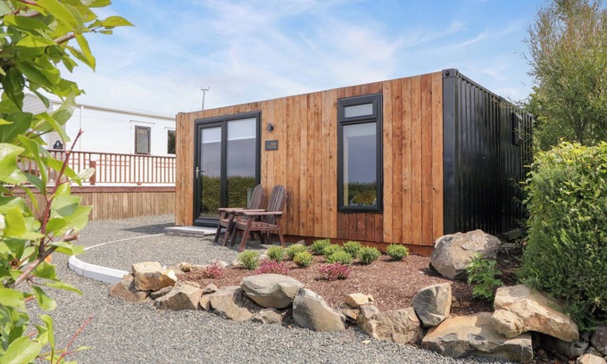 Bushmills Cabaña | ALKEN THE HARE, with a garden in Bushmills, County Antrim