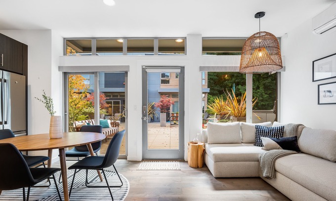 North Admiral Casa | Alki Beach Escape Romantic Waterfront Getaway for 2 EXTENDED STAY