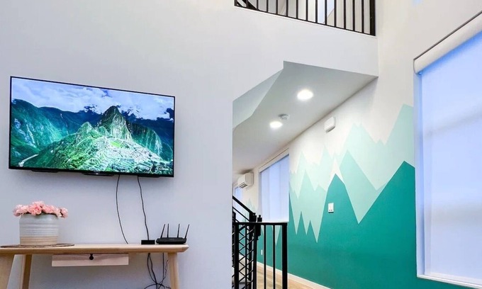 North Admiral Casa | Alki Beach Townhome A/C rooftop deck kids-friendly!