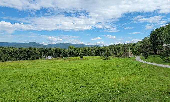 Ohiopyle Cabina | All About The View | 2BR, 1BA, Hot Tub, Fireplace