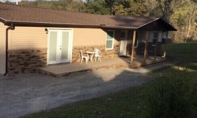 Nashport Casa | Cabina americana con mucho espacio de estacionamiento.