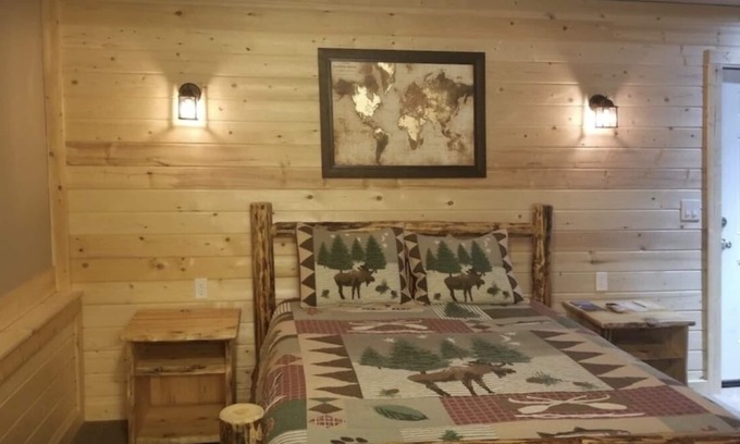 Bonners Ferry Casa | ¡Todas las habitaciones nuevas! Bellamente hecho en un tema de lodge!