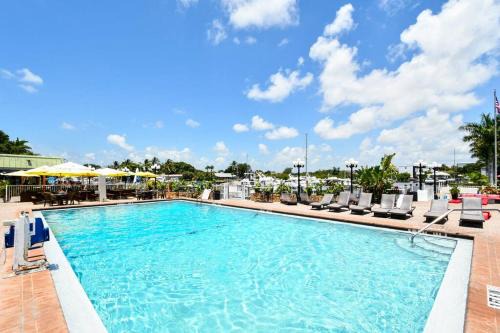 Whitfield Apartamento | ALL BRAND-NEW Waterfront-Pool, Tiki Bar, Gym