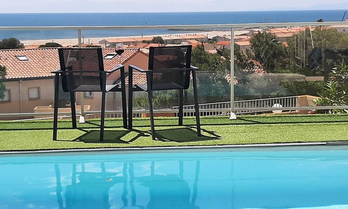 Saint-Pierre-la-Mer Villa | Casa y piscina privada con vistas al mar