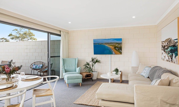 Merimbula Apartamento | All Decked Out: 2 bedroom pet friendly apartment