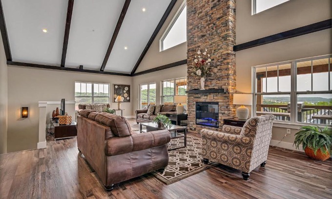 Hollister Casa | All Decked Out at Branson Cove