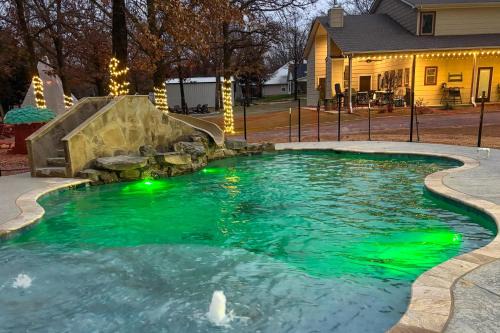 Kingston Casa | All-Encompassing Family Retreat Near Lake Texoma!