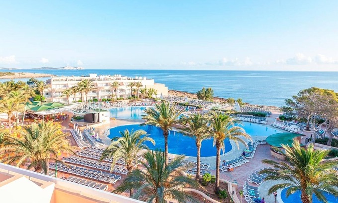 Bahía de San Antonio Complejo | Swim Up Deluxe Family Studio at Sirenis Seaview Country Club