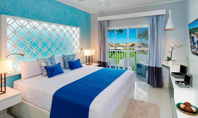 Punta Cana Village Complejo | All inclusive mini suite, jetted tub and balcony at Grand Sirenis in Punta Cana