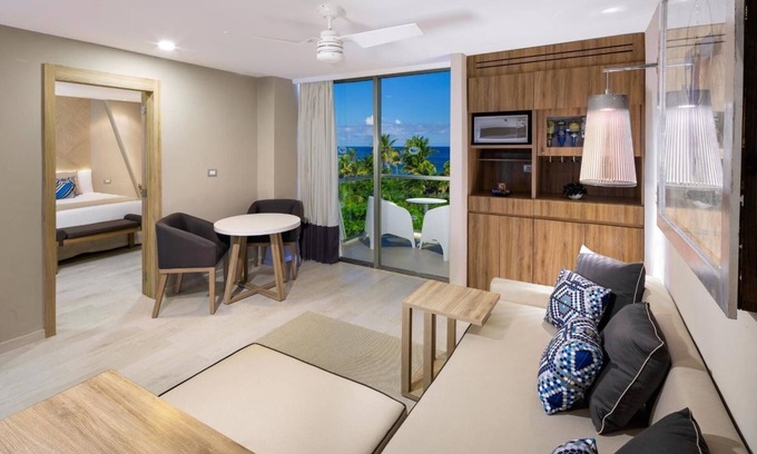 Centro de Cancún Complejo | All inclusive mini suite and balcony at Grand Sirenis on the Riviera Maya