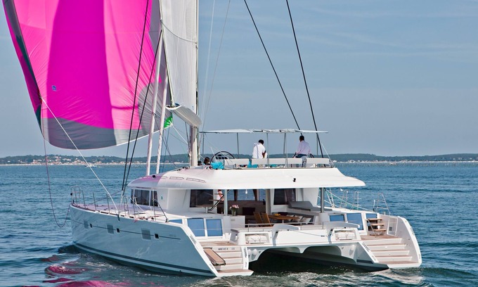 Parham Town Alquiler De Eote | Vacaciones de vela todo incluido para hasta 12 invitados en un catamarán Lagoon 620 2016