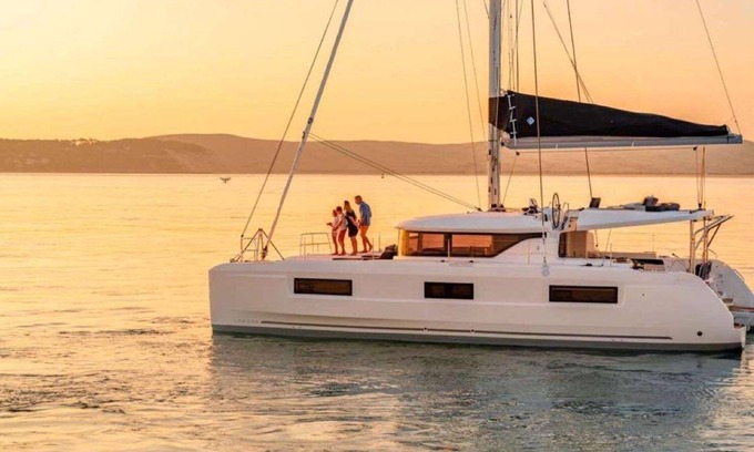 Red Hook Alquiler De Eote | Catamarán Charters Ultimate Ultimate a un precio asequible