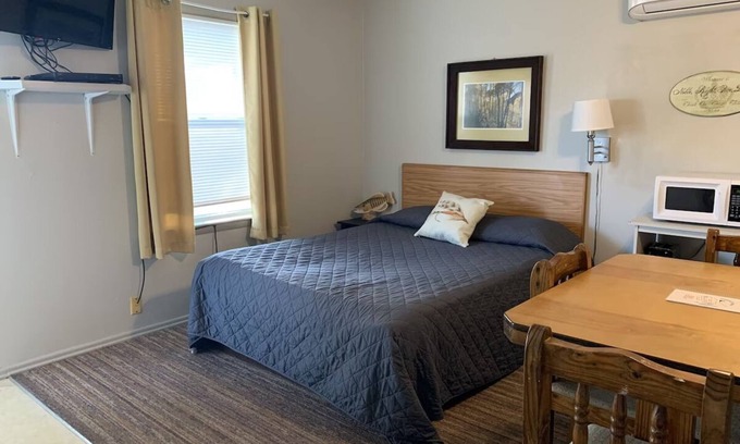 Cassville Cabina | All is Just Fine in Cabin 9