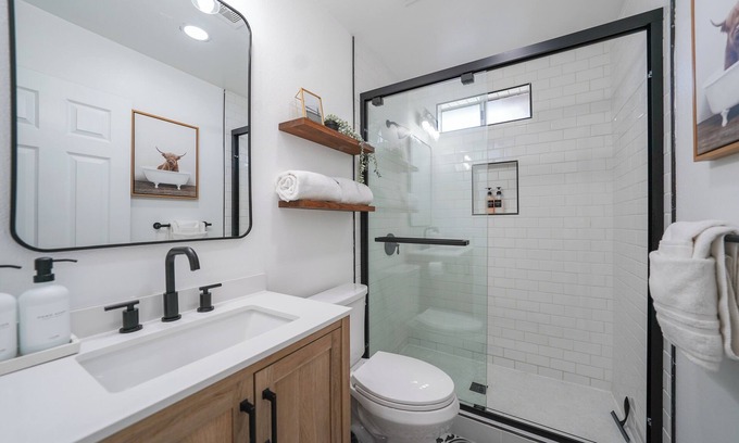 Lancaster Casa | ⁂ All-New ⁂ AC/Heat⁂W/D⁂ AC⁂ Pet Friendly ⁂ Yard⁂