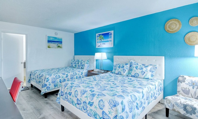 Trailer Estates Hotel | All-New, First Floor, Huge Pool, 70" TV, Tiki Bar!