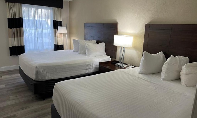 Trailer Estates Apartamento | All-New, Ground-Floor, Huge Pool, Tiki Bar & Grill