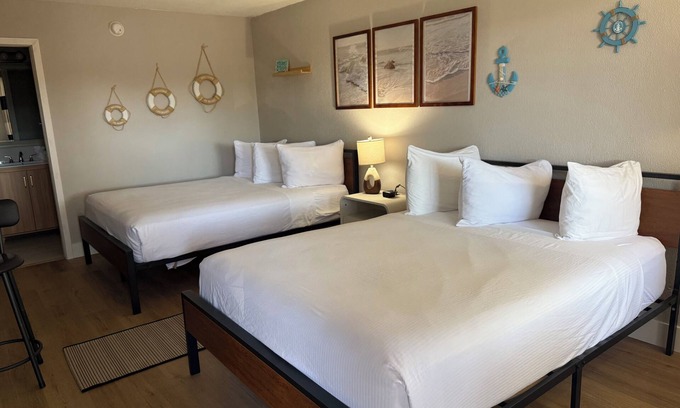 Trailer Estates Apartamento | All-New, Heated Pool, Tiki Bar & Grill, Huge TV, Great Wifi