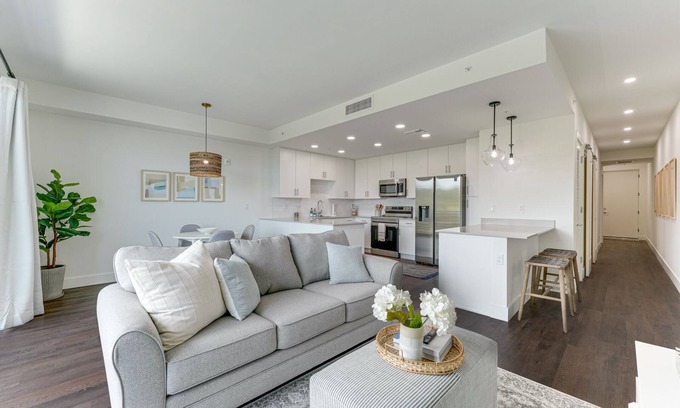 North Trail Condominio | All-New, Waterfront Condo Near Downtown Sarasota