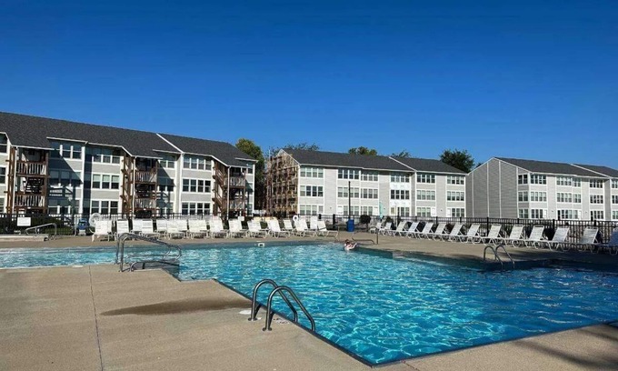 Port Clinton Condominio | ALL NEW WATERFRONTS II Port Clinton! 1st floor, pool, hot tub, beach, & more.