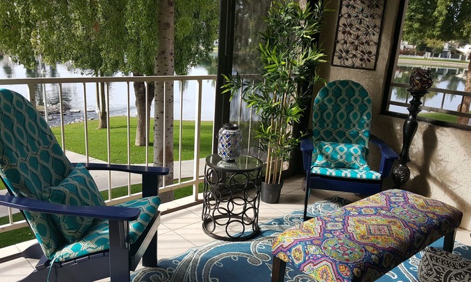 Desert Shores Condominio | TODOS los 62 comentarios son 5 estrellas! Frente al lago + piscina climatizada + camas King y Queen