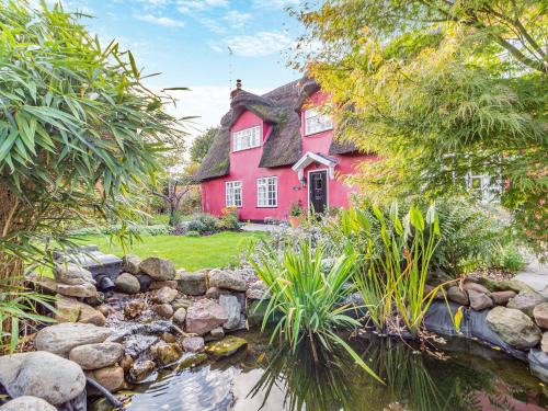 Ashdon Casa | All Saints Cottage