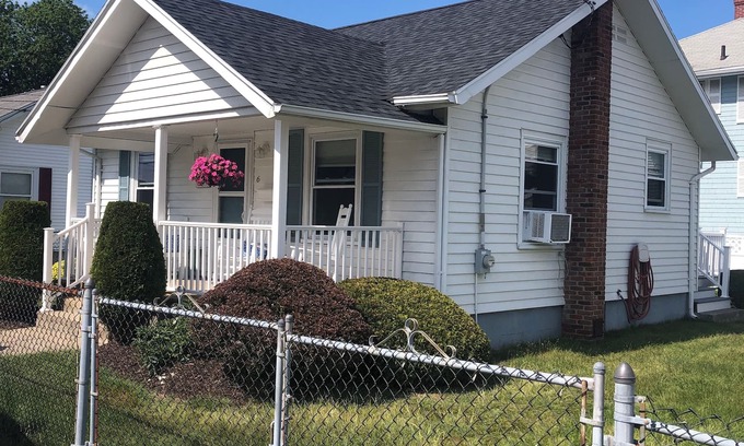 Hull Casa | All Season Charming Nantasket Beach House