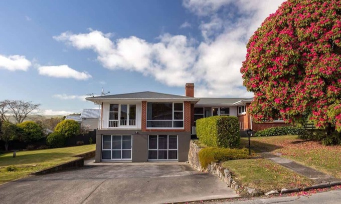 Springfield Casa | All Seasons Escape | Great Hilltop Location
