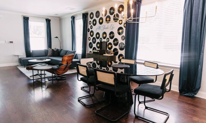 Crosstown Casa | All Shook Up at Pettigrew Adventures
