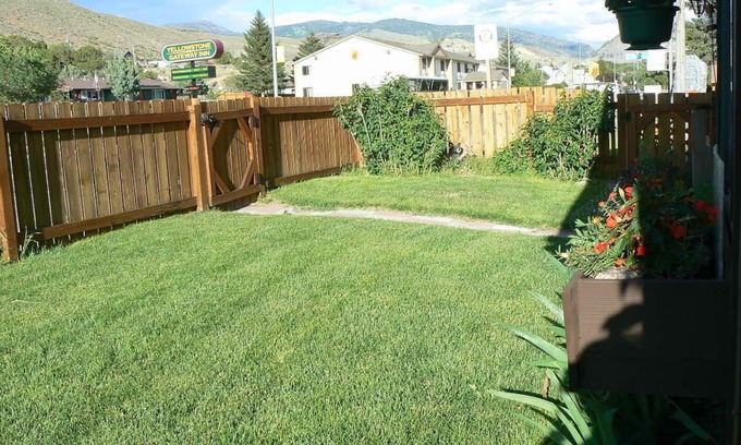 Gardiner Casa | Todas las comodidades del hogar rodeado de montañas rocosas. Y el parque de Yellowstone