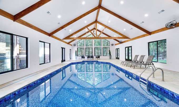 Bushkill Casa | Villa de lujo, 7BD 4BA, SKI SHAWNEE / BUSHKILL / PRIVADO 36 'PISCINA / Bañera de hidromasaje / Firepit