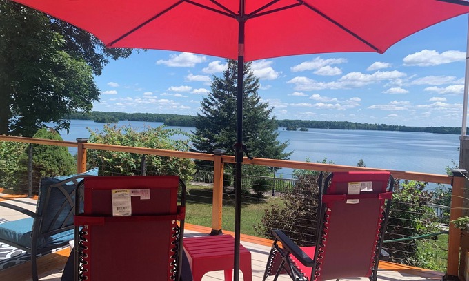 Rideau Lakes Casa | Hermosa escapada frente al lago en habitación privada en Q Estate Bungalow