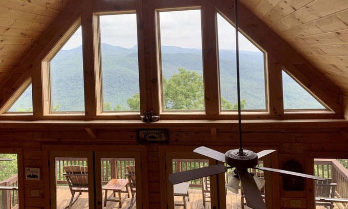 Lake Lure Cabina | NEW LISTING! All Year Mountain/Sunset Views ~ Updated cabin ~ Best view in Lake Lure by RedAwning