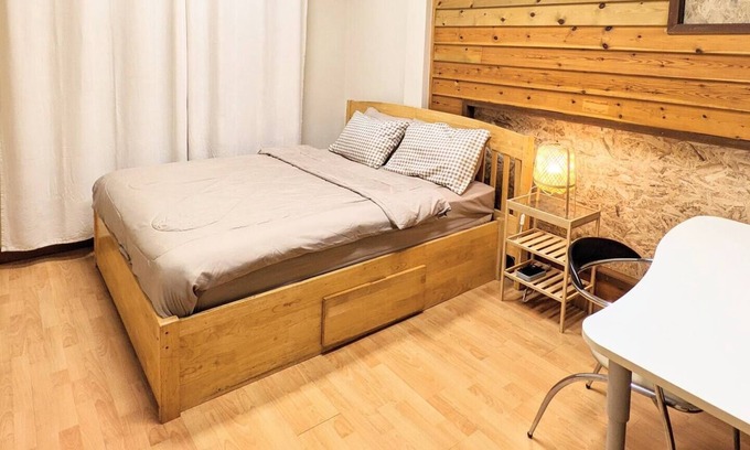 Phlabphla Casa | All you can need private room with king bed perfect for long stay in Bangkok
