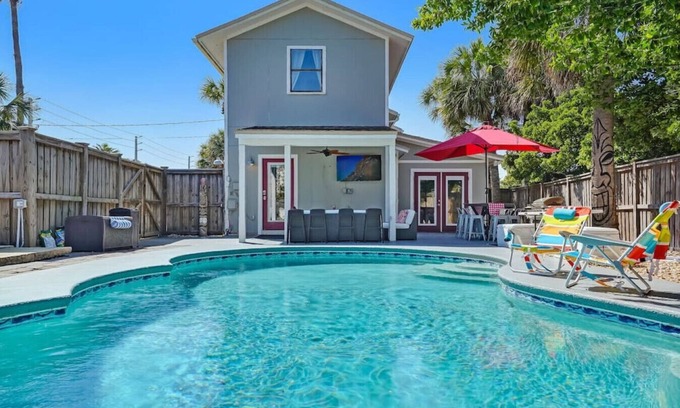 Jacksonville Beach Casa | All Yours - Heated Pool - Firepit - BBQ