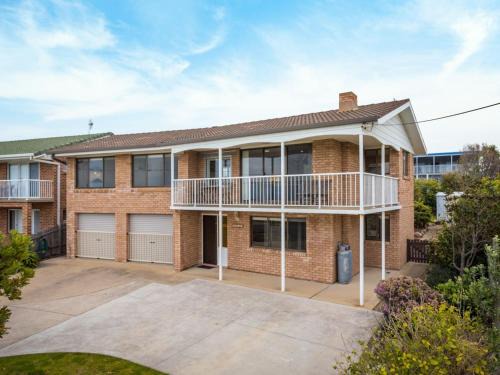 Kianga Casa | Allawah Beach House - 29 Dalmeny Drive, Kianga