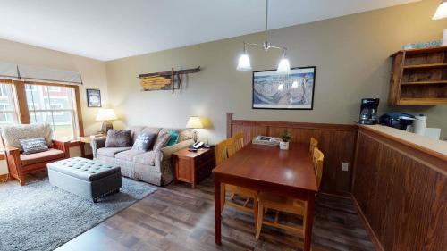 Snowshoe Apartamento | Allegheny Spg - Cozy Condo Ski from our patio