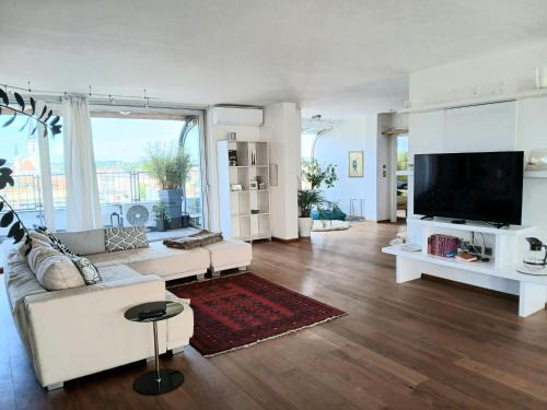 Freilassing Apartamento | Allein 250qm im letzten Stock, Ausblick & Sauna, bei Salzburg