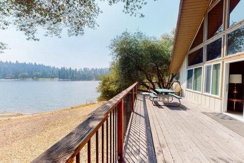 Groveland Casa | Allen Edgewater Retreat