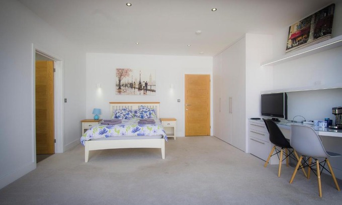 Hythe Casa | Allen Ridge