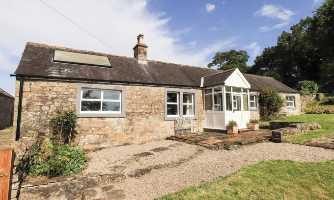 Wing Cabaña | ALLERGARTH BARN, pet friendly, with open fire in Brampton, Cumbria