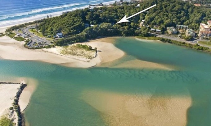 Currumbin Casa | Alley Beach House Currumbin with rooftop deck & plunge pool opposite the beach