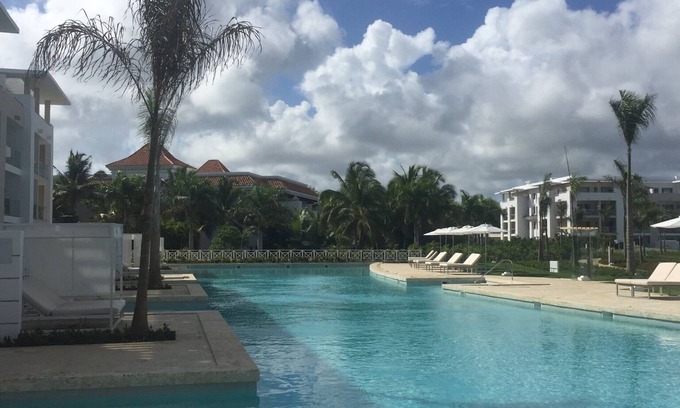 Punta Cana Apartamento | Alll inclusive 4 stars resorts walking distance to the beach fine dining